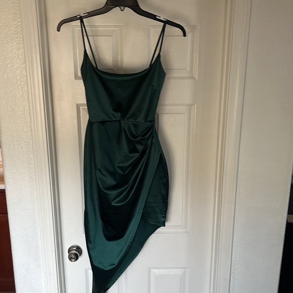 Emerald Green Satin dress size large (runs 1 size small) - Picture 7 of 8